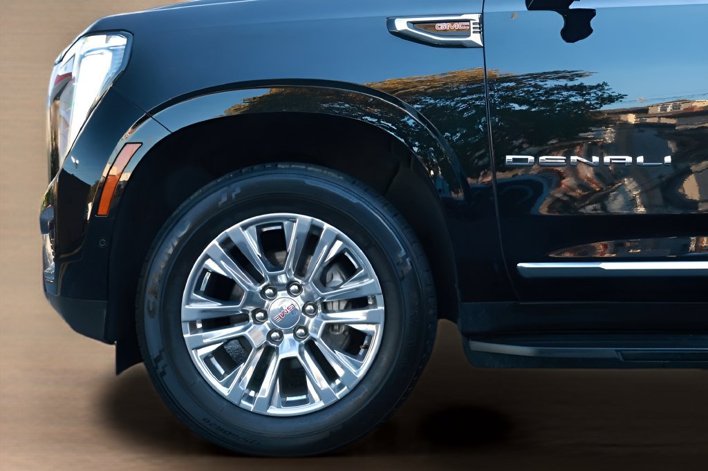 Used 2025 GMC Yukon XL Denali AWD/4WD image 5