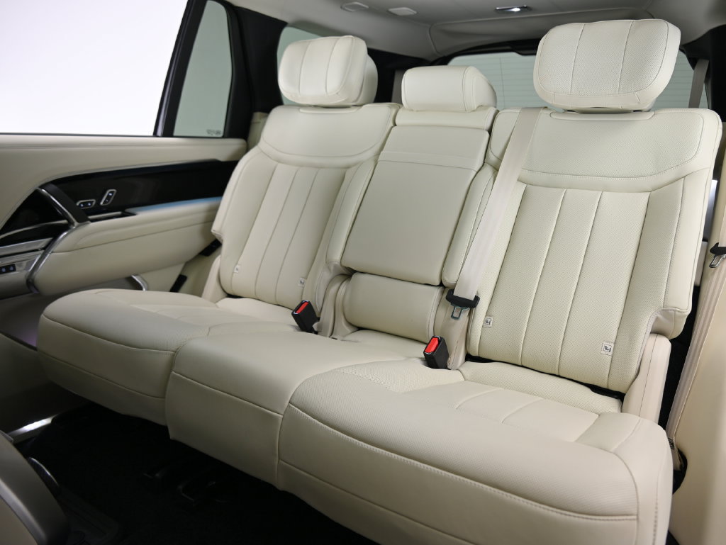Used 2025 Land Rover Range Rover Long Wheelbase Autobiography AWD/4WD image 14