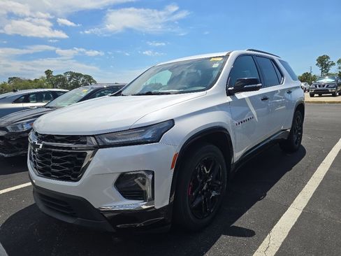 Used 2023 Chevrolet Traverse Premier w/ Redline Edition FWD image 4