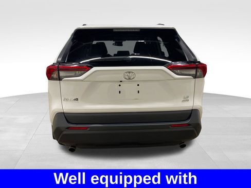 Used 2019 Toyota RAV4 LE w/ Carpet Mat Package AWD/4WD image 3