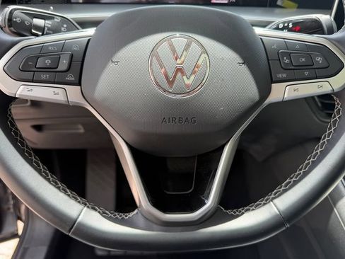 Used 2025 Volkswagen Tiguan SE w/ Panoramic Sunroof Package AWD/4WD image 26