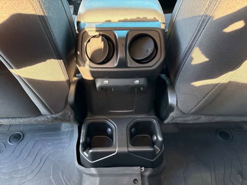 Used 2023 Jeep Gladiator Sport AWD/4WD image 16
