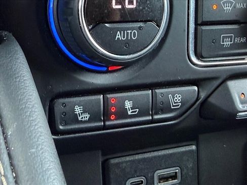 Used 2023 Chevrolet Suburban Premier image 24