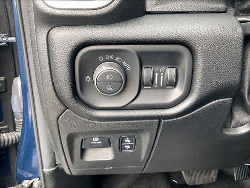 Used 2019 RAM 1500 Big Horn AWD/4WD image 36