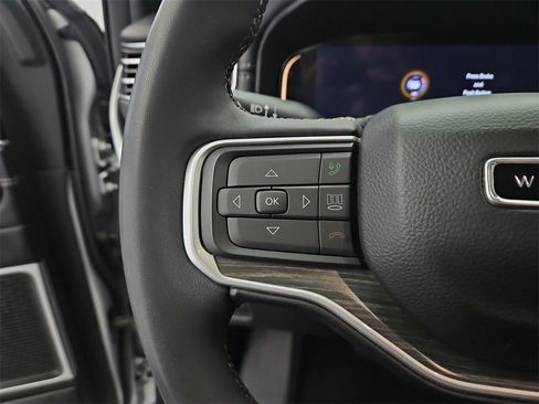 Used 2023 Jeep Wagoneer L Series II image 36