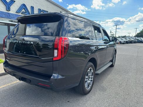 Used 2025 Ford Expedition Active AWD/4WD image 4