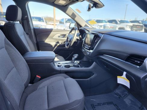 Used 2023 Chevrolet Traverse LT image 9