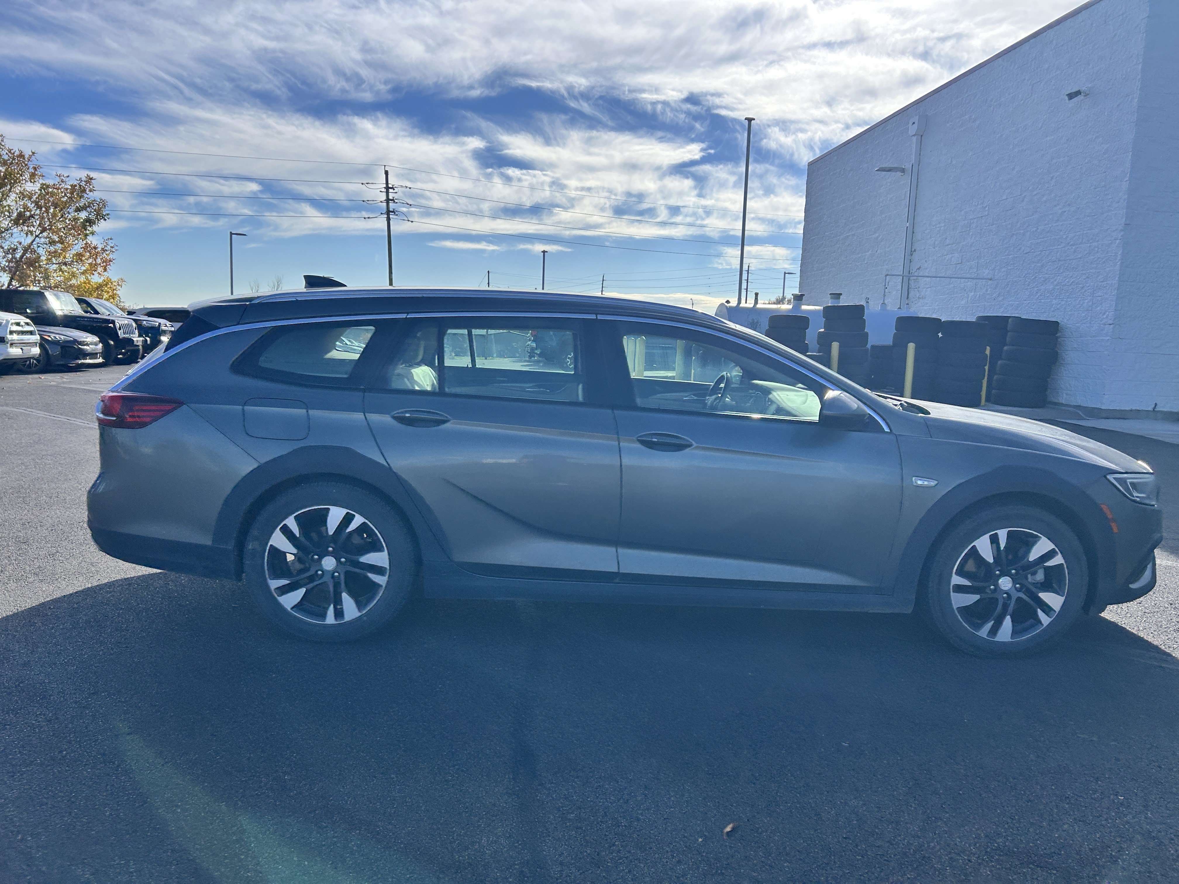Used 2018 Buick Regal Preferred w/ Sights and Sounds Package AWD/4WD image 6