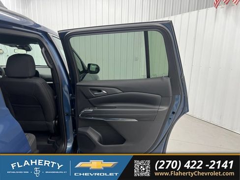 Used 2025 Chevrolet Traverse LT w/ LPO, Floor Liner Package FWD image 12