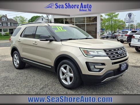 Used 2017 Ford Explorer XLT w/ Equipment Group 202A AWD/4WD image 1