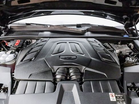 Certified 2025 Porsche Cayenne S image 31