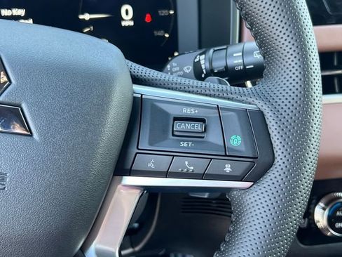 New 2026 Mitsubishi Outlander SEL image 18