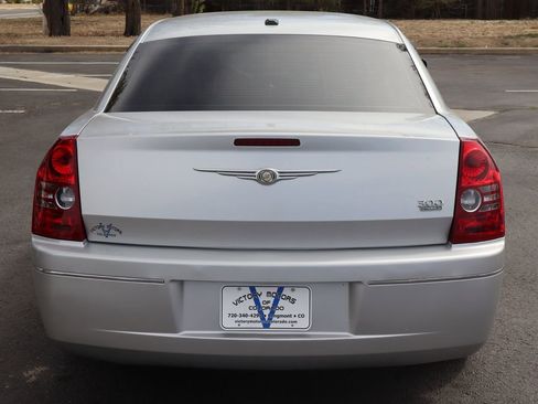 Used 2010 Chrysler 300 Touring image 6