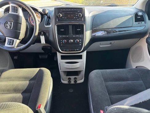 Used 2016 Dodge Grand Caravan American Value Package w/ UConnect Hands-Free Group image 24