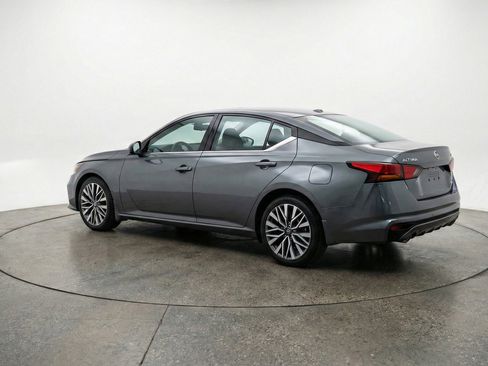 Used 2025 Nissan Altima 2.5 SV FWD image 6