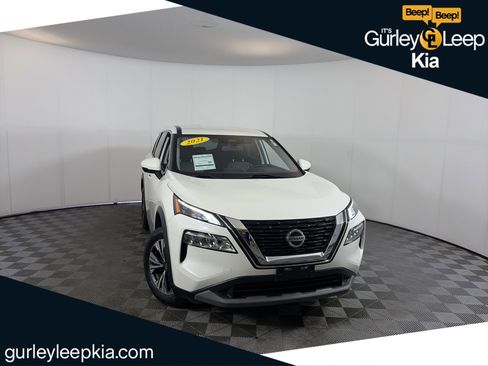 Used 2021 Nissan Rogue SV image 1