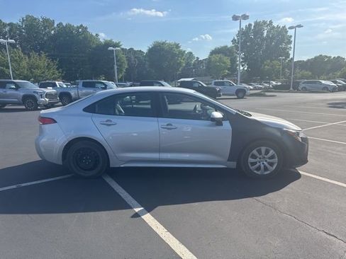 Used 2023 Toyota Corolla LE FWD image 2