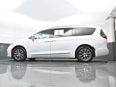 Used 2022 Chrysler Pacifica Pinnacle FWD image 29