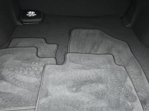 Certified 2025 Hyundai Elantra Sport image 9