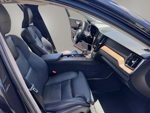 Used 2019 Volvo XC60 T5 Inscription w/ Protection Package Premier AWD/4WD image 10