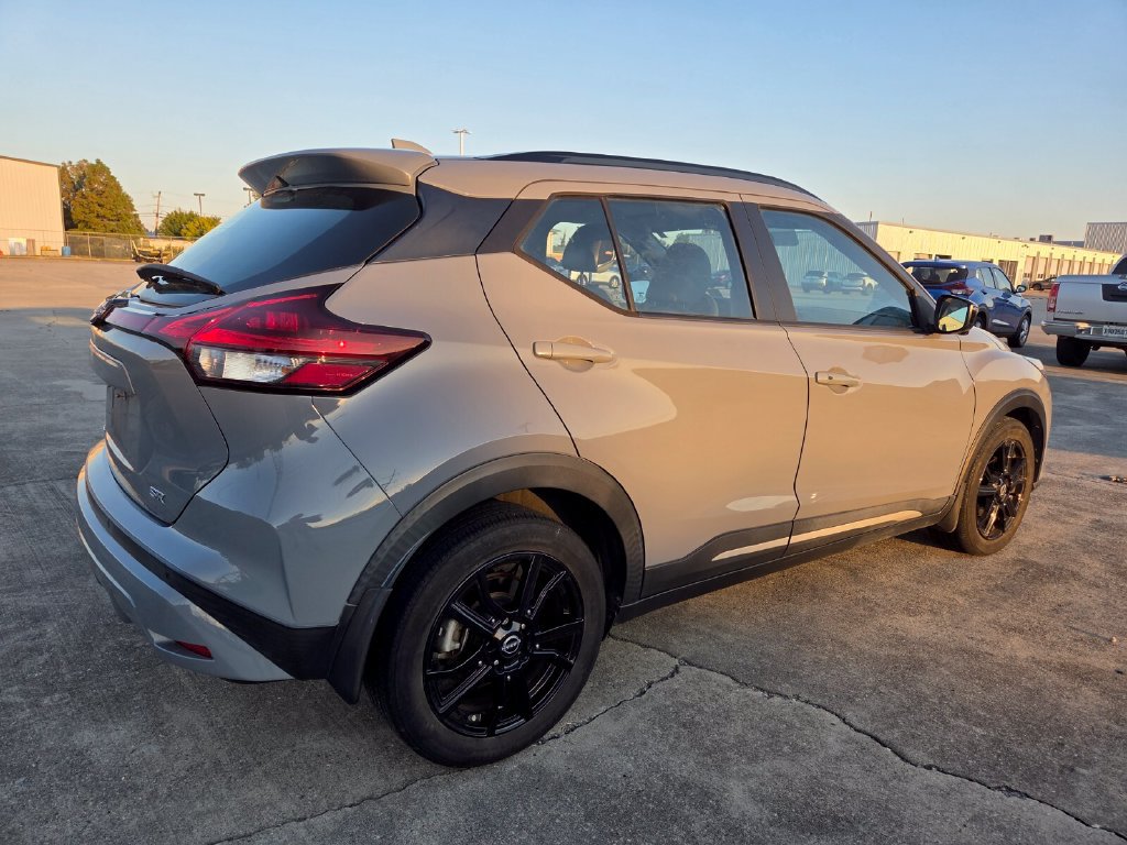 Used 2023 Nissan Kicks SR w/ SR Premium Package FWD image 4