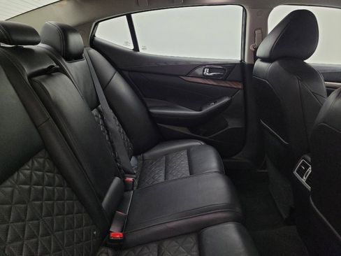 Used 2016 Nissan Maxima Platinum FWD image 19