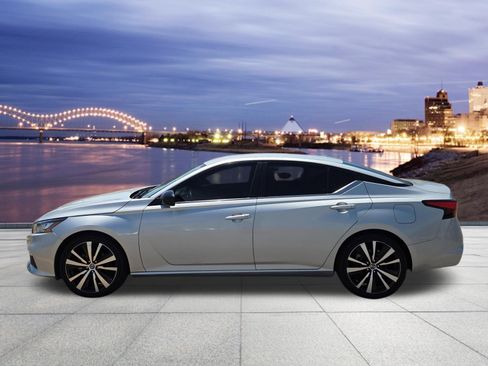 Used 2021 Nissan Altima 2.5 SR FWD image 2