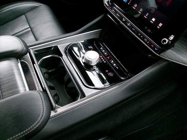 Certified 2024 Jeep Wagoneer Series III AWD/4WD image 16
