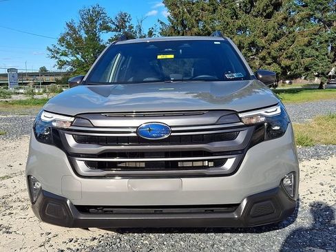 Used 2025 Subaru Forester Premium AWD/4WD image 2