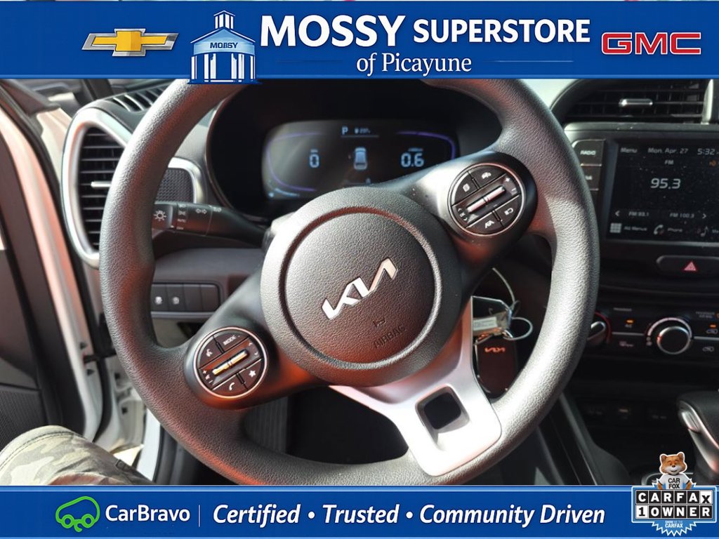 Used 2025 Kia Soul LX w/ LX Technology Package FWD image 14