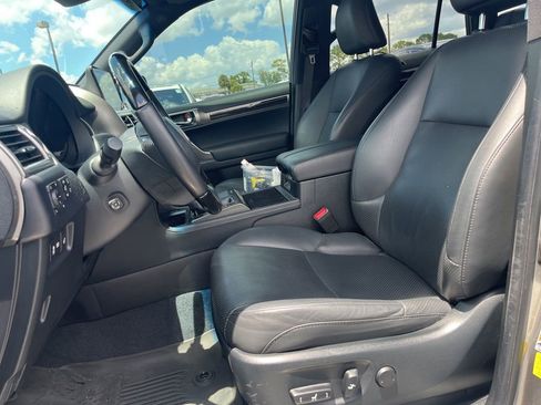 Used 2023 Lexus GX 460 Luxury w/ Sport Design Package AWD/4WD image 10