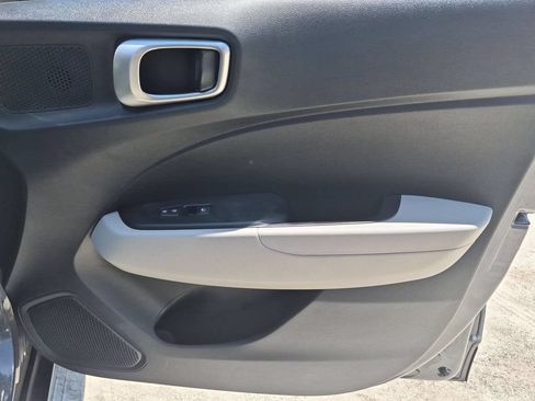 Used 2025 Hyundai Venue SEL FWD image 32