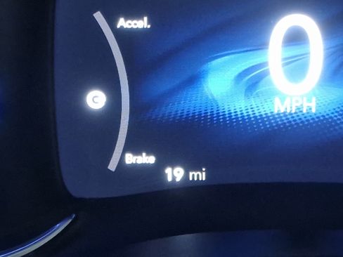 Used 2023 Chrysler Pacifica Pinnacle FWD image 15