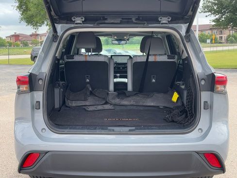 Used 2023 Toyota Highlander Bronze Edition image 6