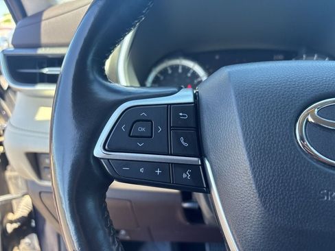 Used 2022 Toyota Highlander XLE AWD/4WD image 23