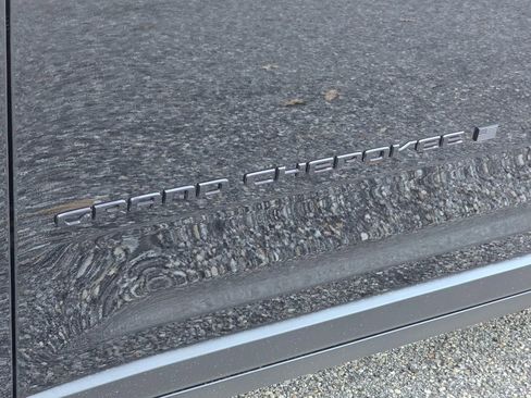 New 2025 Jeep Grand Cherokee L Altitude image 32