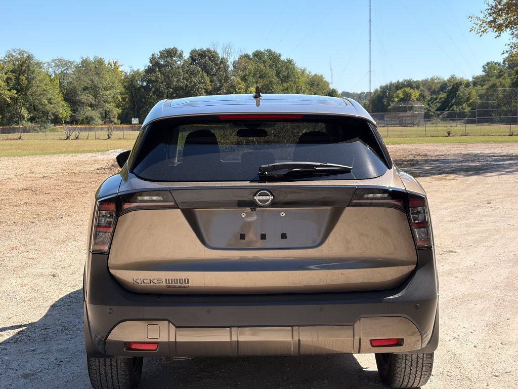 Used 2025 Nissan Kicks SV FWD image 3