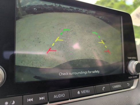 Used 2025 Nissan Sentra SV FWD image 17