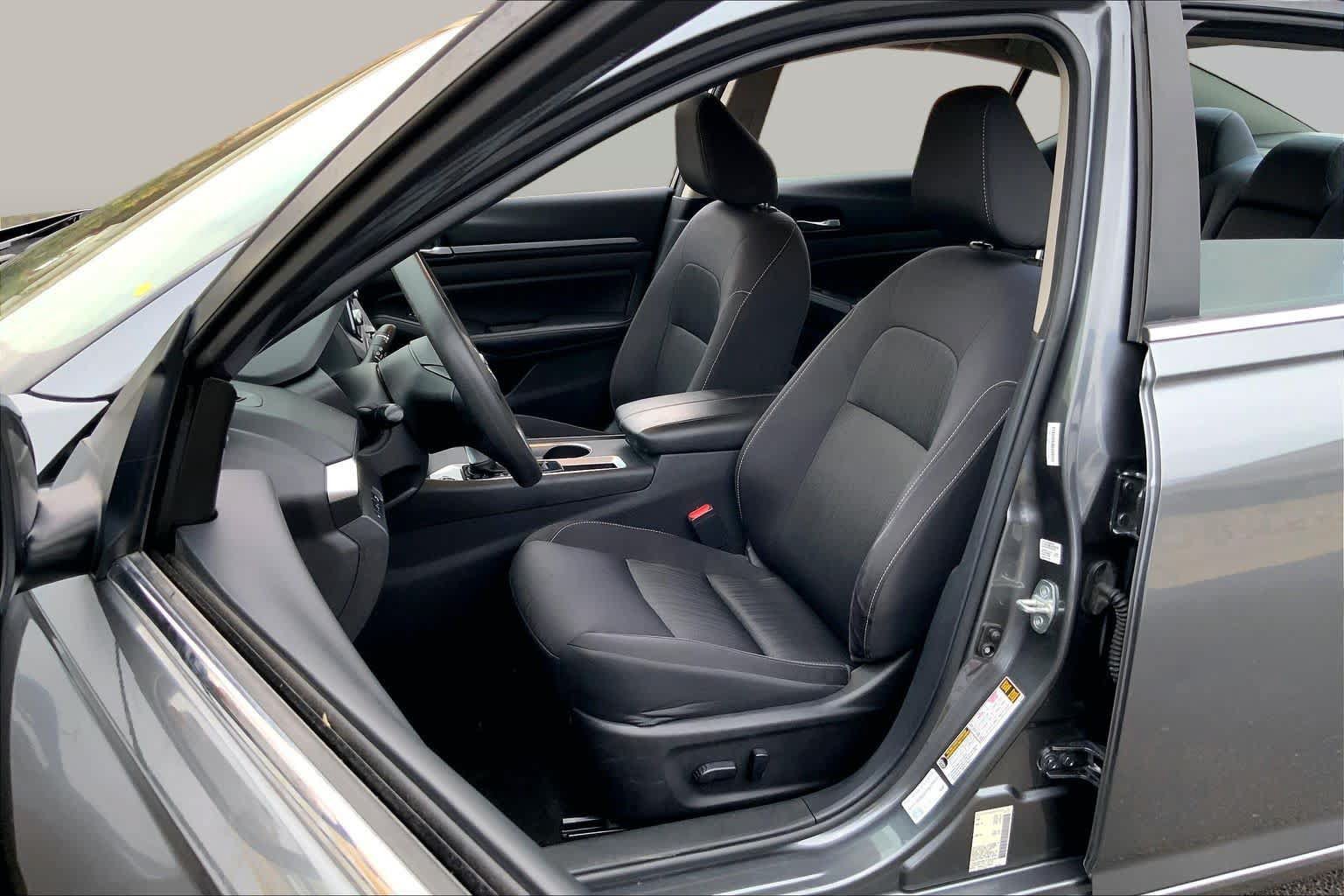 Used 2022 Nissan Altima 2.5 SV FWD image 8