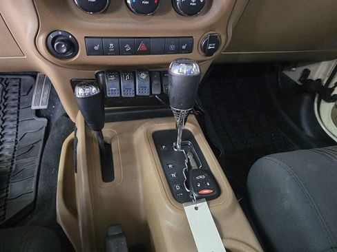 Used 2012 Jeep Wrangler Unlimited Sahara w/ Connectivity Group image 19