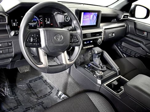 Used 2025 Toyota 4Runner SR5 AWD/4WD image 19