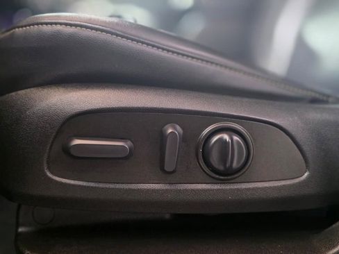 Used 2022 Chevrolet Traverse LT w/ Midnight/Sport Edition image 19