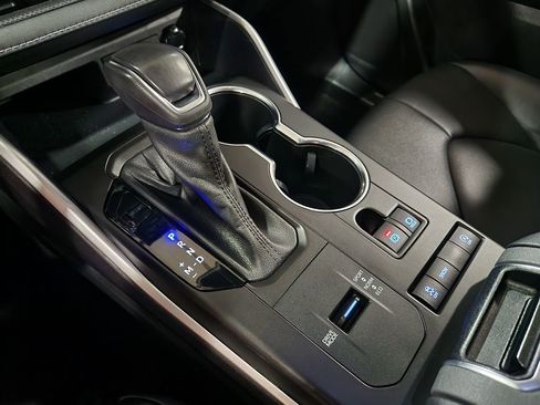 Used 2022 Toyota Highlander XLE image 40