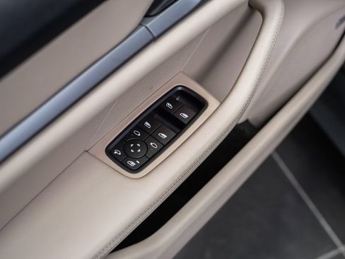 Used 2025 Porsche Taycan RWD image 39