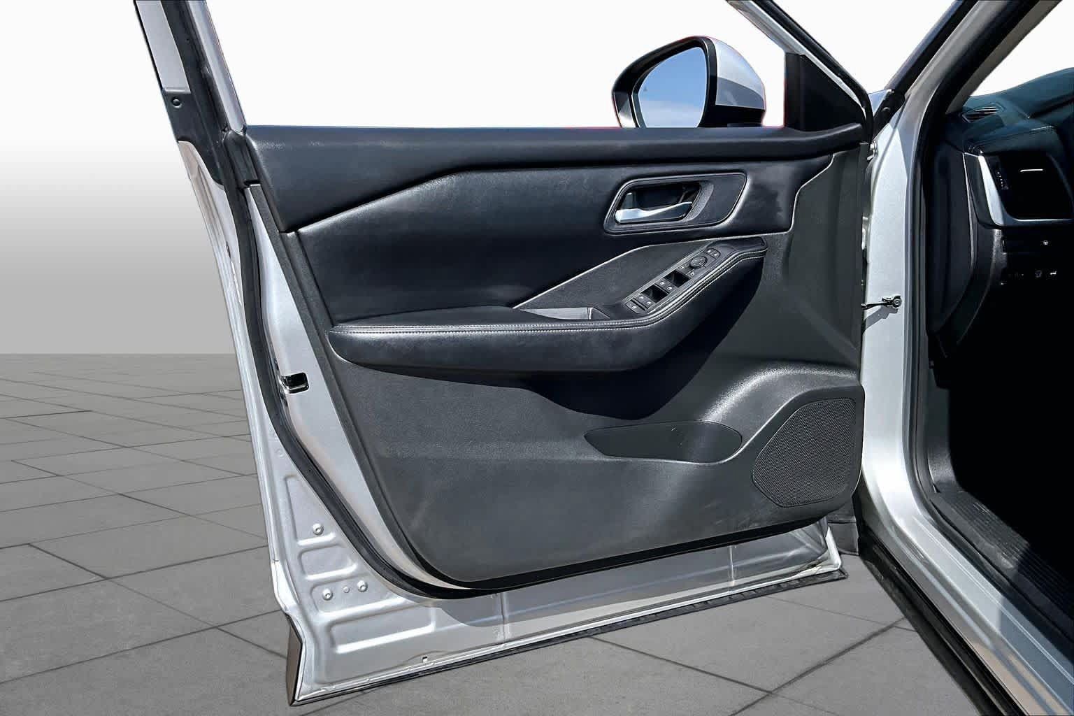 Used 2024 Nissan Rogue SV FWD image 21