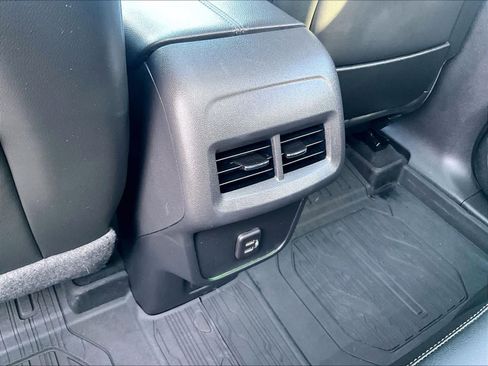 Used 2023 GMC Terrain SLT w/ Tech Package image 28