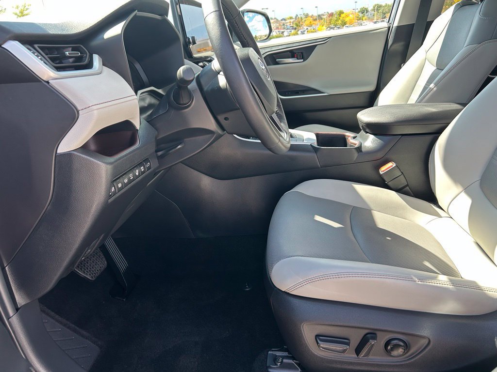 Used 2025 Toyota RAV4 Limited w/ Advanced Technology Package AWD/4WD image 25