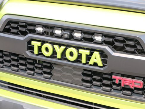 Used 2022 Toyota Tacoma SR5 AWD/4WD image 12
