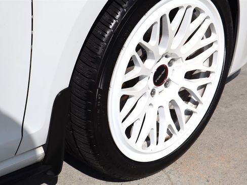 Used 2016 Volkswagen GTI SE FWD image 18