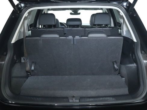 Used 2024 Volkswagen Tiguan SE image 31